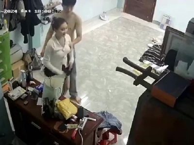 Chồng vắng nhà vợ được người tình tặng váy mới rồi làm 1 nháy