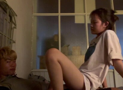 Đang chơi sướng thì mẹ gọi đt em không nghe để anh lấy máy qyat