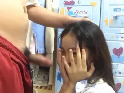 Em đang bú mà anh đừng quay em nữa